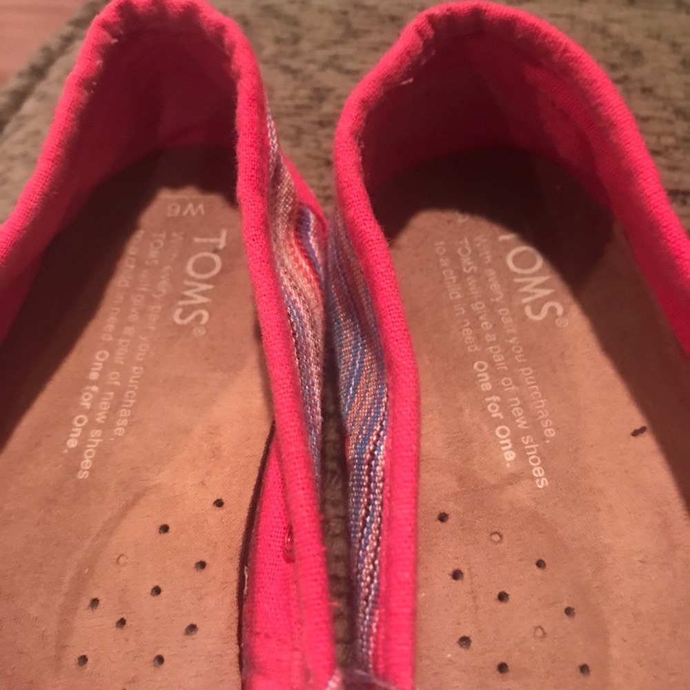 TOMS - Picture 2 of 4